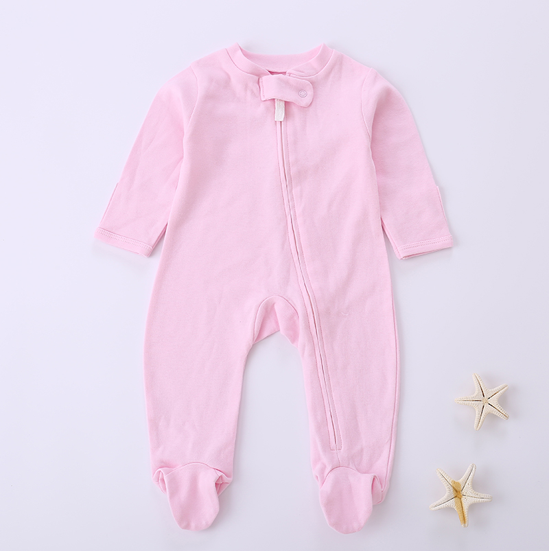 Baby romper with zipper